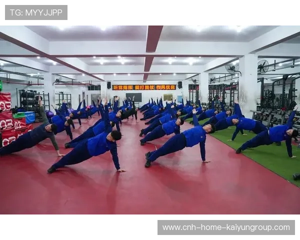 球队训练曝光！体能教练训练到球员吐